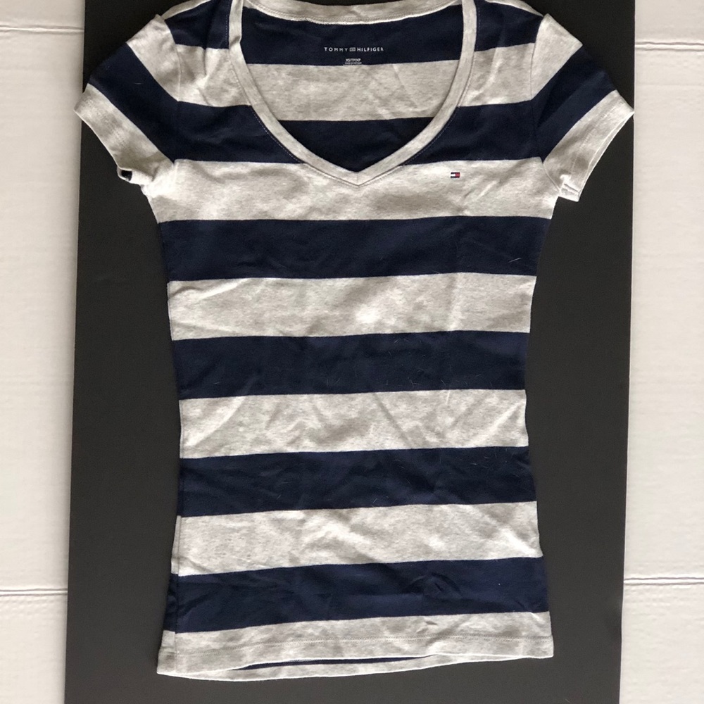 TOMMY CLASSICS V-NECK T-SHIRT, size XS, gray/navy